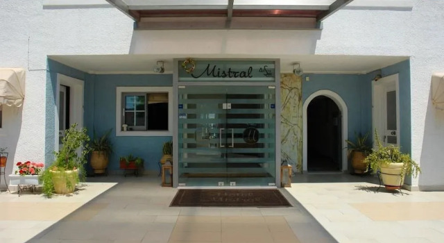 Mistral Apartments Aegina