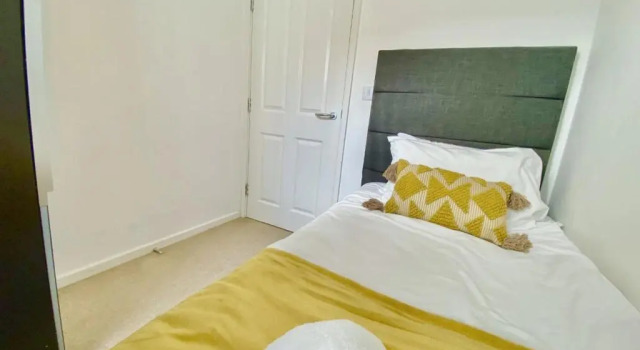 Коттедж "Book Today" - 4 bed house, Sleeps up to 10, Free wifi, Perfect for Family & Business Travelers - Hartco Serviced Accommodation Walsall