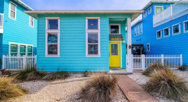 Flip Flops and Shades 3 Bedrooms 2 Bathrooms Home