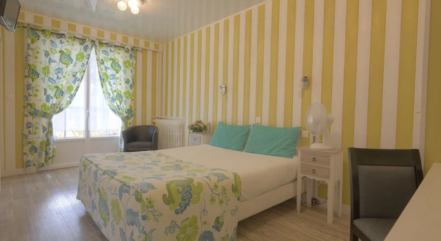 Comfort room Logis Hôtel Restaurant LEssille