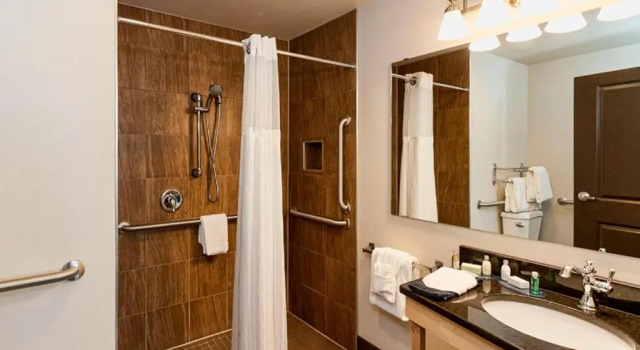 Двухместный семейный номер Standard с видом на окрестности Park Point Marina Inn
