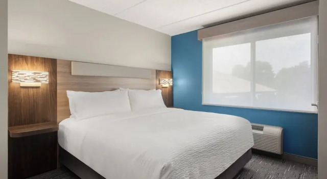 Люкс с 2 комнатами Holiday Inn Express & Suites Hawthorne Elmsford North by IHG