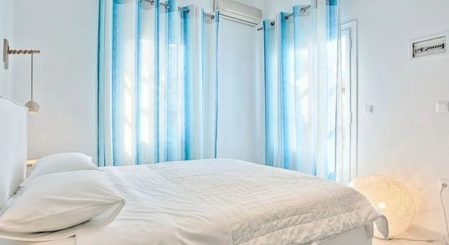 Люкс с балконом и с красивым видом из окна Maganos Suites