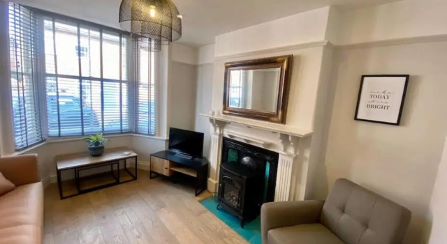 Коттедж SL - Fabulous 2 bed character property close to town