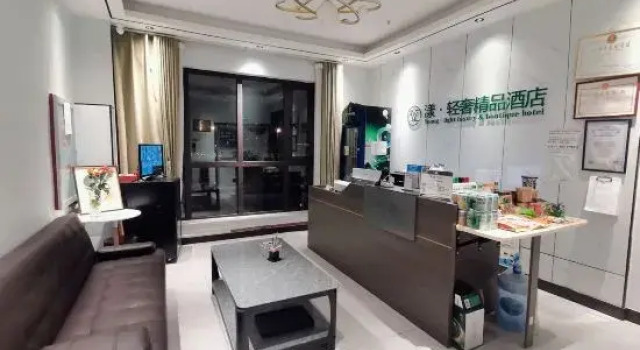Qiu Light Luxury Boutique Hotel (West Fourth Ring Pharmaceutical Factory Street), Book Boutique Zhengzhou Henan