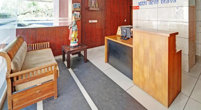 Treebo Sreepathi Nirmalyam - 400 Mtr From Guruvayoor Temple, Забронировать Отель Отели штата Кералы с завтраком, Завтраки