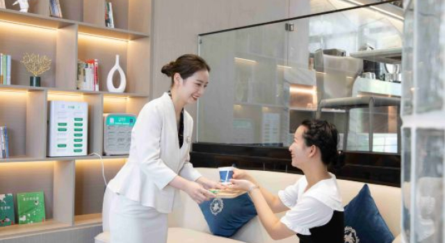 Jinyue Garden Hotel (Shenzhen Qianhai Free Trade Zone), Rezerwuj Hotel Hotele w Shenzhen z parkingiem, Parking