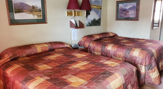 Четырёхместный номер Standard Brickyard Inn