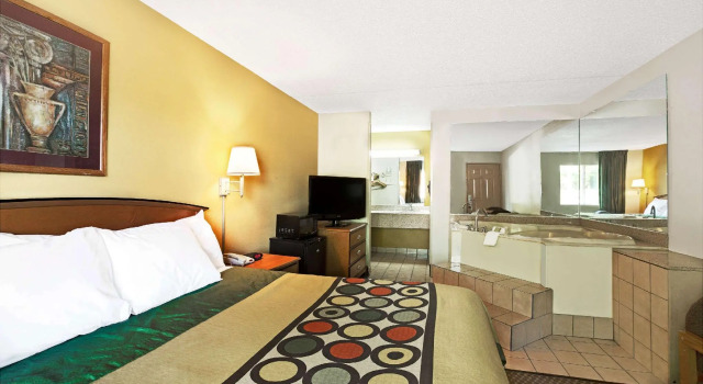 Двухместный люкс Super 8 By Wyndham Charlotte Downtown Area
