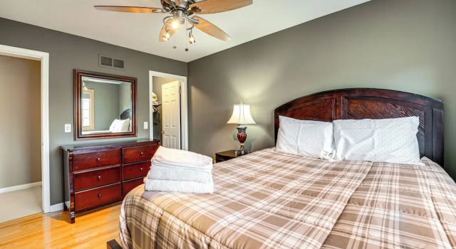 Коттедж с 3 комнатами Sterling Heights Getaway w/ Fire Pit!