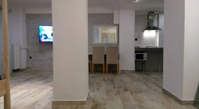 Апартаменты Downtown Apartment With Private Yard YR1