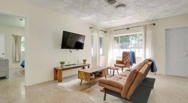 Steps to Deerfield Beach: Home w/ Private Patio!, Rezerwuj Dom wakacyjny Deerfield Beach Floryda