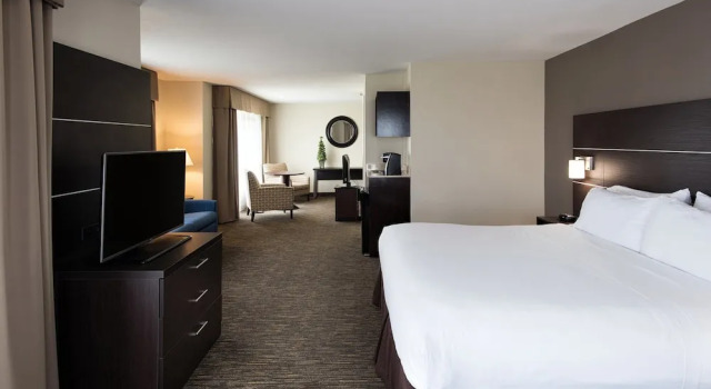 Люкс c 1 комнатой Holiday Inn Express & Suites East Wichita I-35 Andover by IHG