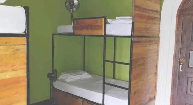 Кровать в общем номере (женский номер) El Caite Hostel