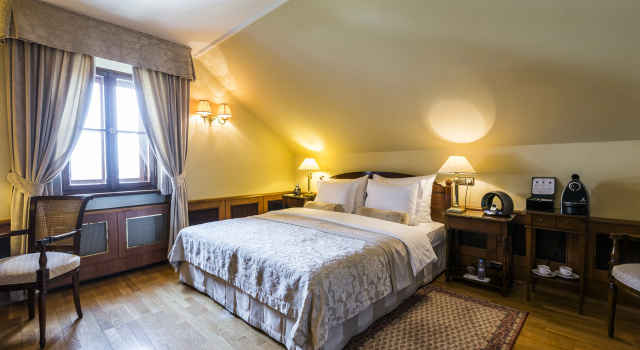 Golden Well Hotel