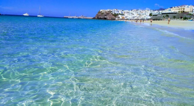 Апартаменты Apartment Near the Beach With a Huge Terrace Patio, Wifi and Parking