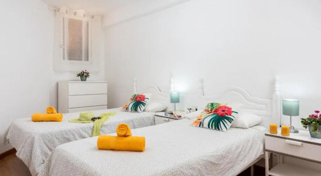 32 BRIGHT COPACABANA ocean view free WiFi, Prenota Hotel Hotel a Tenerife con piscina, Piscina