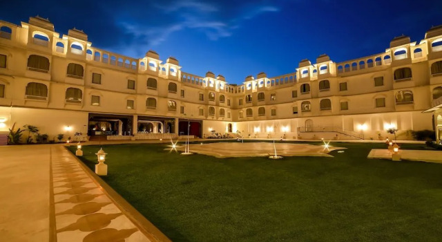 Zone Palace by The Park, Забронировать Отель Отели штата Раджастхана с парковкой, Парковка