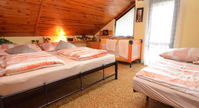 Cozy Chalet in Pilsen With Swimming Pool, Garden, Balcony, Prenota Chalet Cottage a Boemia meridionale, Cottage