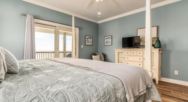 Surf's Up - Beautiful Outdoor Space As Well As A Large Open Floor Plan Perfect For The Whole Gang! 4 Bedroom Home by RedAwning, Boek Hotel Dauphin Island Alabama