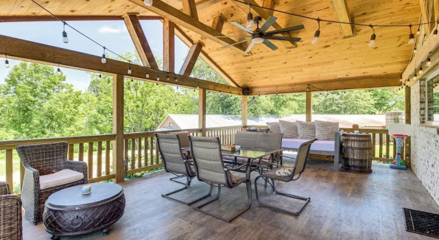 Коттедж Deck & Yard: 'margy's Farmhouse' in Jasper