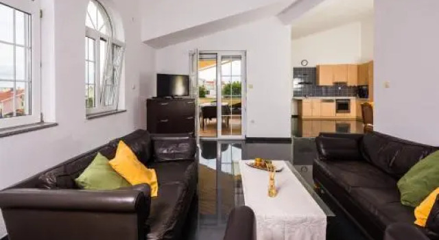 Holiday Home Laurel, Buchen Sie Ferienwohnung Hotels in Gespanschaft Split-Dalmatien mit Pool, Schwimmbad