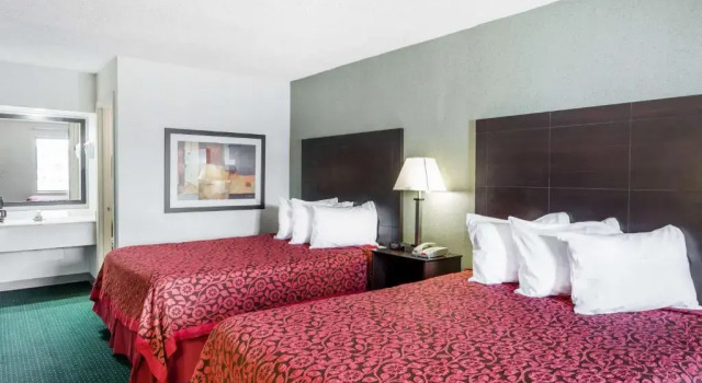 Номер Standard Days Inn by Wyndham Hendersonville