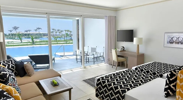 Двухместный номер Swim Up Premium Deluxe с видом на море Steigenberger Resort Alaya - Adults Friendly 16 Years Plus