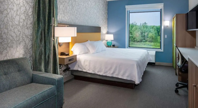 Двухместный люкс Home2 Suites By Hilton Raynham Taunton