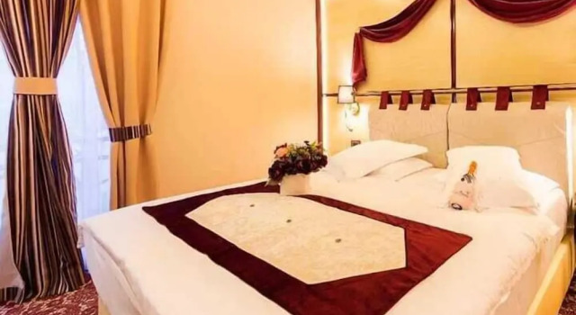Двухместный номер Standard с балконом и с видом на внутренний двор Domeniile Martinutzi - Hotel Cardinal