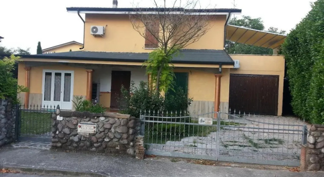 Ca' Le Rose, Rezervați Bed and Breakfast Bagnolo San Vito 