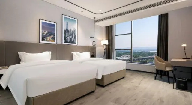 Люкс Country Inn & Suites by Radisson, Jiujiang BALIHU International Automobile City