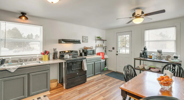 Walk to Restaurants & Markets: Machias Home!, Buchen Sie Ferienhaus Machias Maine