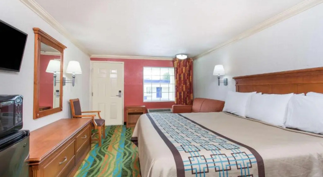 Двухместный люкс Days Inn by Wyndham Virginia Beach Town Center