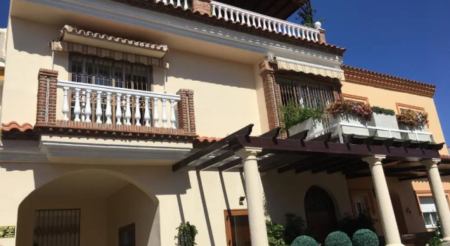 Apartment with private patio, Varaa Huoneisto Las Lagunas Andalusia