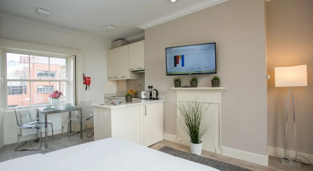 Студия Superior St. Stephen's Green Apartments