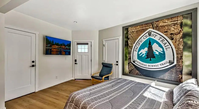 Двухместный люкс с балконом The Historic West Walker Motel