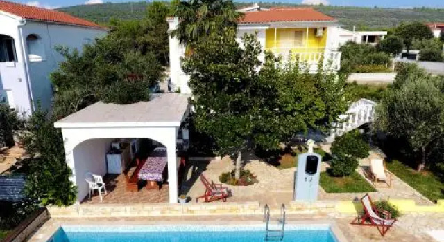 House Milica, Забронировать Апартаменты/квартира Апартаменты Задарской жупания, рядом с Пляж Марина Далмация, Апартаменты/квартира