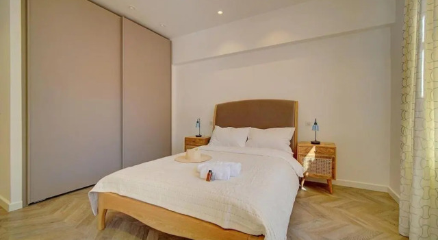 MAGNIFIQUE 3 PIECES RENOVE CANNES CENTRE 'Banane' AVEC VERANDA ! A2B88, Забронировать Отель La Californie Pezou Канны