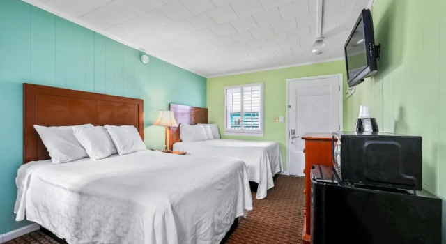 Четырёхместный номер Standard Madison Beach Motel