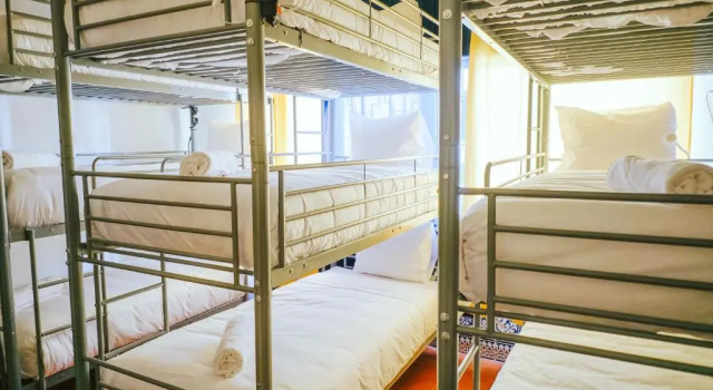 Кровать в общем номере Help Yourself Hostels - Restelo