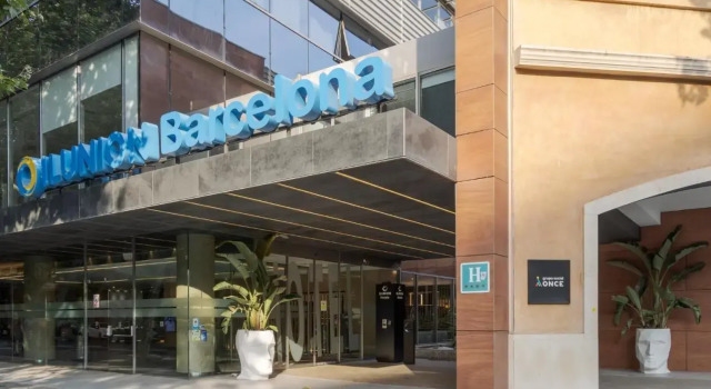 Отель Ilunion Barcelona