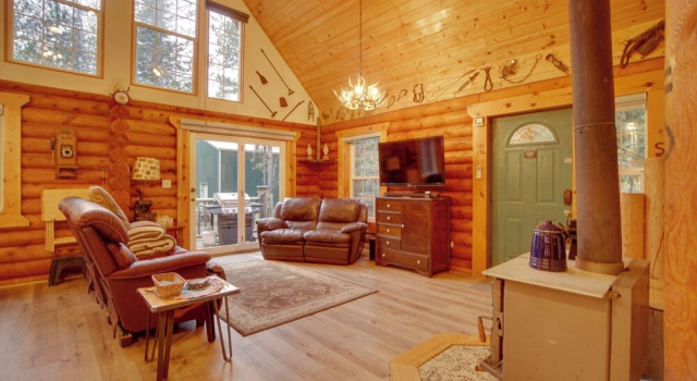 Donnelly Cabin w/ Private Deck: Near Lake Cascade!, Rezerwuj Dom wakacyjny Donnelly Idaho