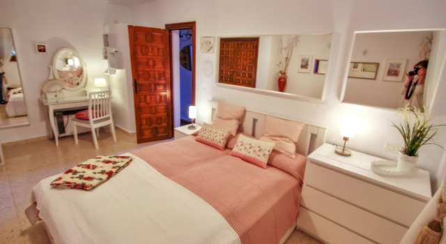 Monica II - holiday home with private swimming pool in Benissa, Забронировать Отель Отели провинции Аликанте с парковкой, Парковка