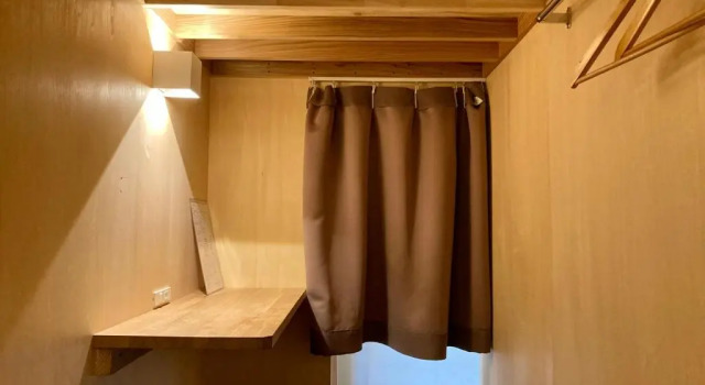 Кровать в общем номере Santiago Guesthouse Kyoto