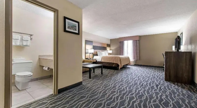 Люкс Standard Quality Inn & Suites Lafayette I-65