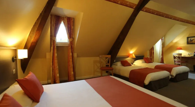 Четырёхместный номер Comfort Hotel Henri IV