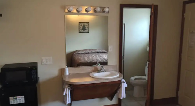 Четырёхместный номер Standard Evergreen Inn