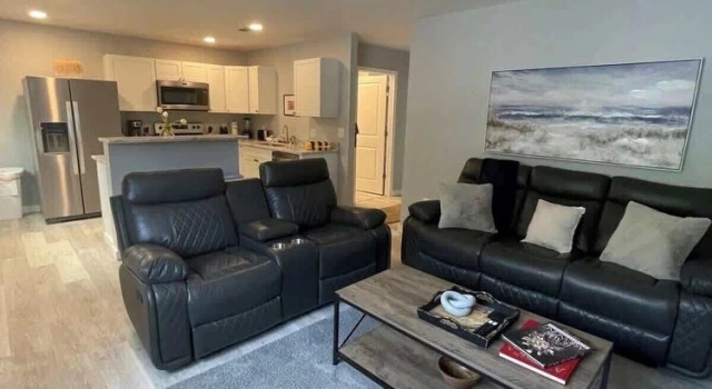 Четырёхместный коттедж с видом на сад Charming 2 Bedroom, 1 Bath Duplex Just Blocks From the Beautiful Beachfront