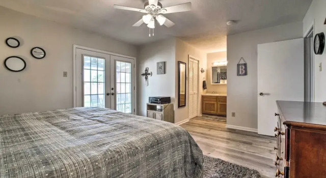 Bright College Station Abode: 3 Mi to Kyle Field